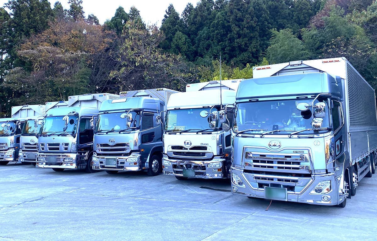 松本商事のダンプ・トラック